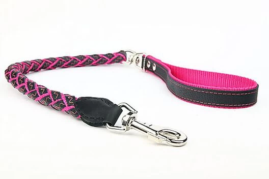 Yogipet - Laisse En Cuir Tressé 120cm Pour Chien - Noir/Rose 2 Yogipet - Laisse En Cuir Tressé 120cm Pour Chien - Noir/Rose – Image 2